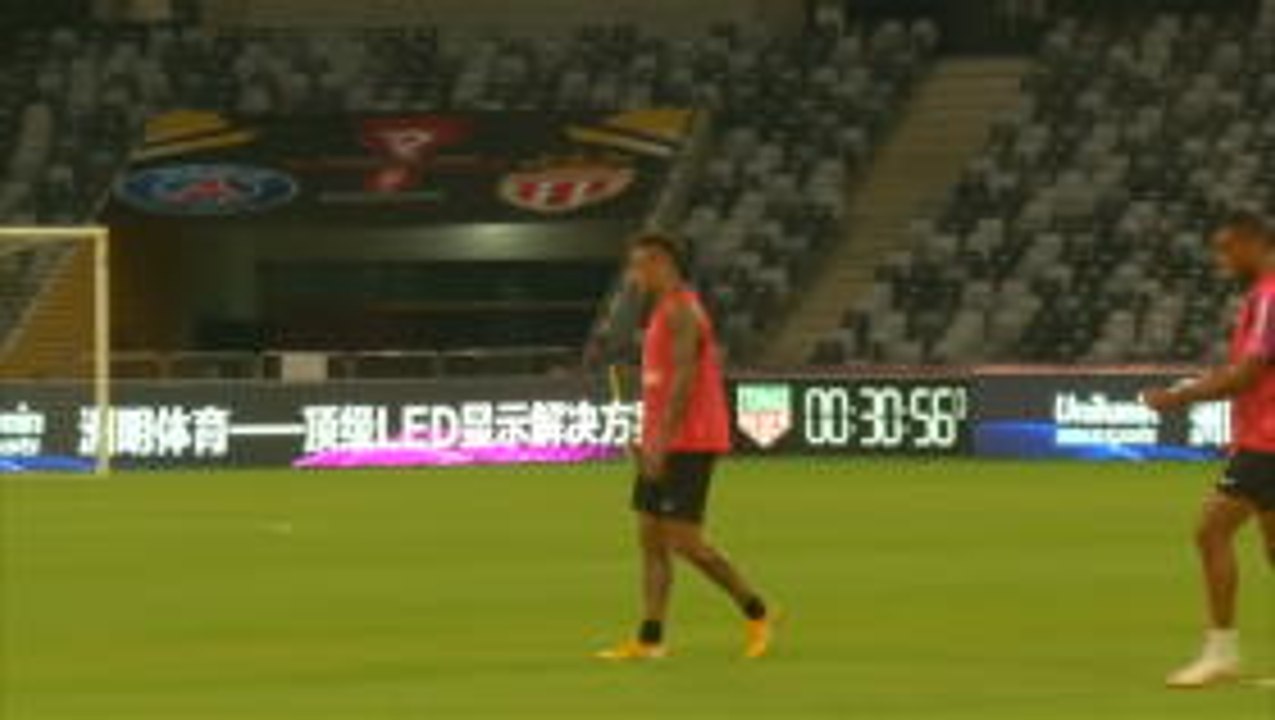 Neymar returns to PSG training