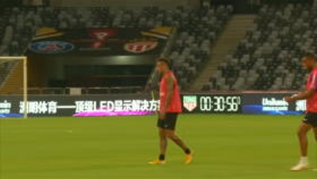 Neymar returns to PSG training