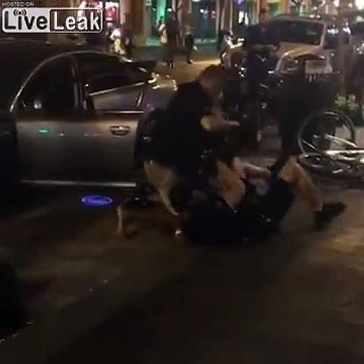 Arrêté par 2 flics il réussit à s'échapper en voiture !