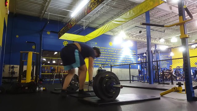 Agressé pour avoir fait du bruit à la salle de Muscu.. Ce mec est fou !