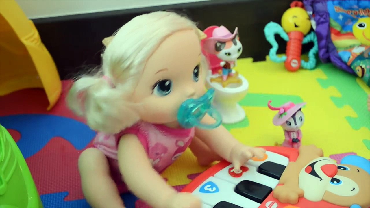 Baby Alive Minha Boneca Sara e Baby Alive que engatinha em Casa sozinhas!!! Em Portugues T