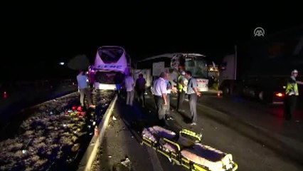 İki Otobüs Çarpıştı: 13 Yaralı