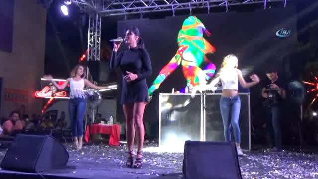 Tuğba Ekinci, Karaman'da Sahne Aldı
