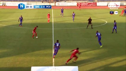 La frappe de Yann BENEDICK passe juste à côté des buts.