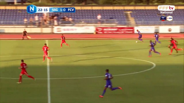 Super contre attaque de l'Entente mais le gardien de Villefranche fait un arrêt sur sa ligne.