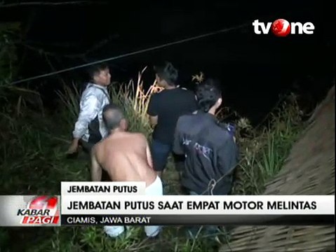Jembatan di Ciamis Putus saat Empat Motor Melintas