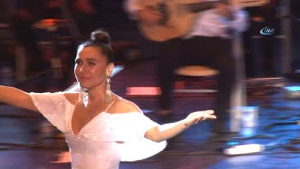 Şevval Sam, Şehit Olan Anne ve 11 Aylık Bebeği İçin Türküsü Seslendirdi