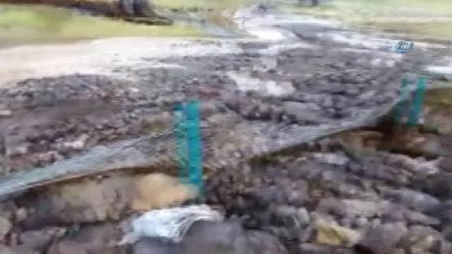 Erzurum'u Sağanak Yağış ve Dolu Vurdu... Köy Yollarında Heyelan Meydana Geldi