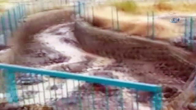 Erzurum’u sağanak yağış ve dolu vurdu... Köy yollarında heyelan meydana geldi