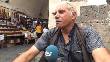 ‘Kral boyacı’ lakaplı vatandaş yarım asırdır ayakkabı boyuyor