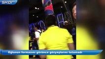 Oğlunun formasını görünce gözyaşlarını tutamadı