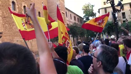 Espectacular abucheo de los constitucionalistas a Armengol