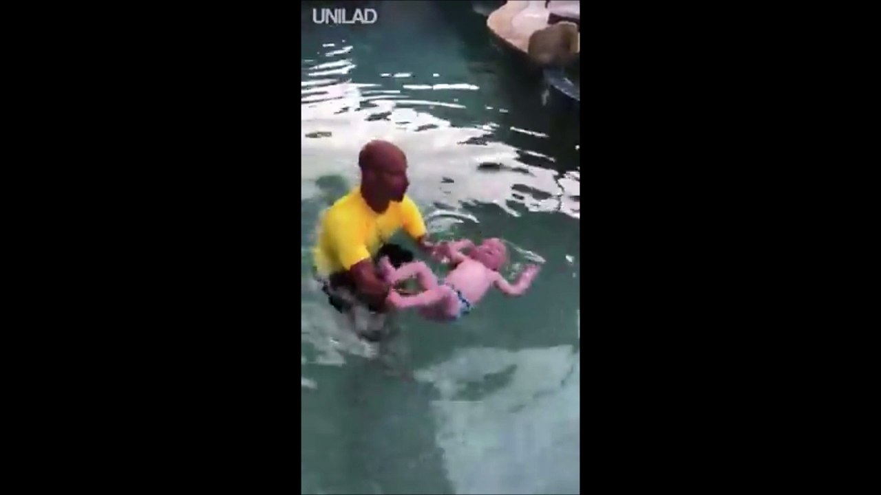 Une mère partage le moment incroyable où son bébé se sauve seul de la noyade