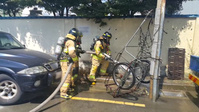 부산 감전동 공장지대에서 한때 가스 냄새...긴급 방제 작업 / YTN