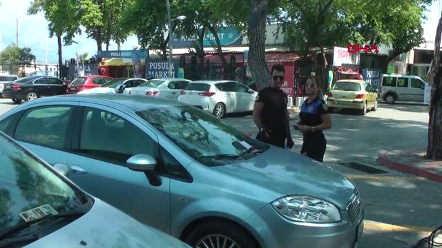 Antalya Polis Araçlarında Değerli Eşya Bırakanları 'Şaka' Yoluyla Uyardı