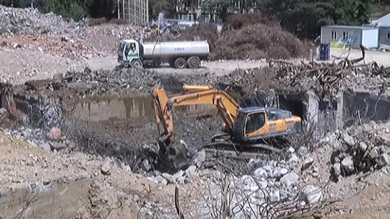 Kültür ve Turizm Bakanı Ersoy, Atatürk Kültür Merkezi İnşaatında İncelemelerde Bulundu