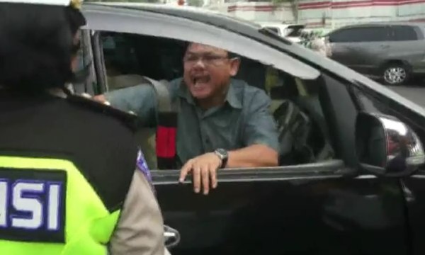 Pengendara Mobil Protes Tilang Aturan Ganjil-Genap