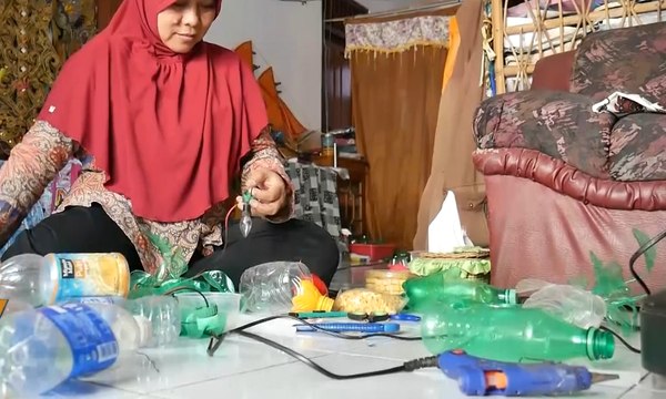 Keren! Kerajinan Lampu Hias dari Limbah Botol Plastik