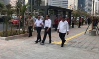 Bersama Anies, Presiden Jokowi Mencoba Pelican Crossing