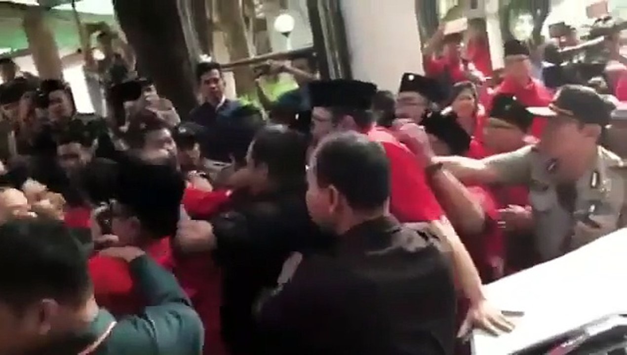 RICUH PADA SAAT DAFTAR CALEG