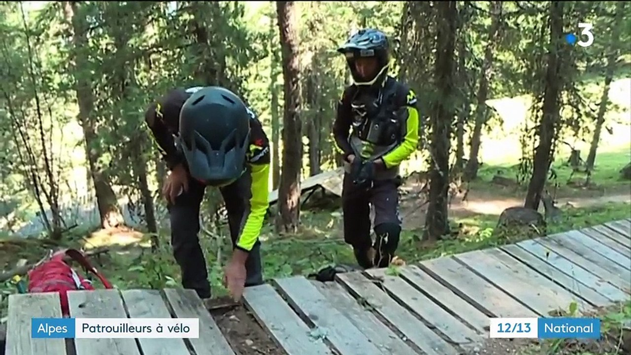 Alpes : patrouilleurs à vélo