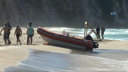 Şile'de Deniz Kenarında Oynayan Çocuk Dalgalara Kapılarak Kayboldu