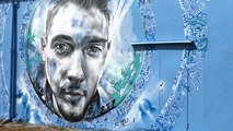 Des graffeurs créent une fresque hommage à leur ami disparu