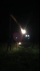 Suspendu par une grue - parc d'attraction maison !