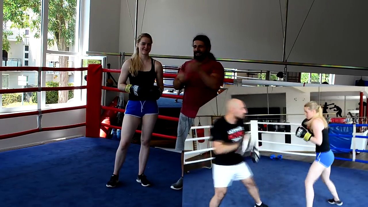 PROFI-BOXERIN verprügelt MICH! Deutsche-Landes-Meisterin vs STRESS-YouTuber Mazdak
