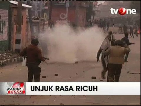 Protes Kematian Mahasiswa, Warga Kashmir Bentrok dengan Polisi