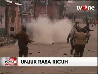 Protes Kematian Mahasiswa, Warga Kashmir Bentrok dengan Polisi