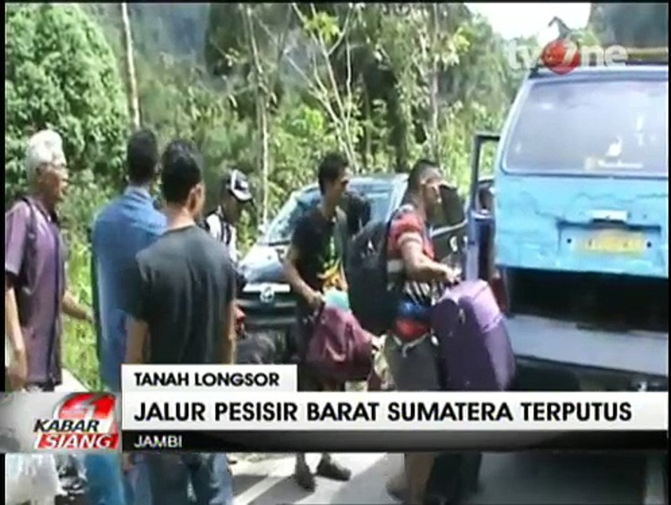 Tebing Setinggi 20 Meter Longsor, Jalur Pesisir Barat Sumatera Terputus