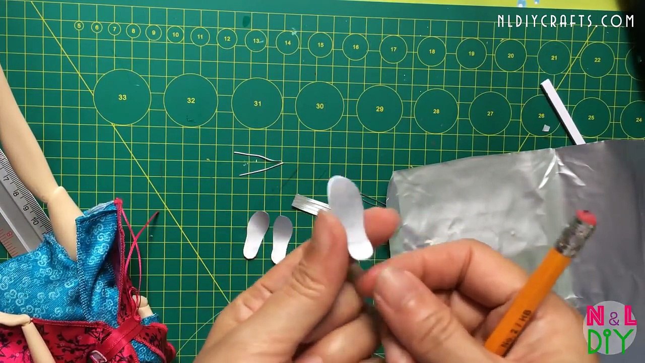 DIY Miniature Doll Shoes | How to make Shoes for your Doll | Dollhouse