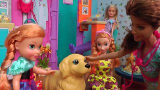 Puppies ! Elsa & Anna toddlers dog at the Pet VET Sick ? Animal doctor clinic