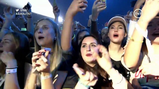 Justin Bieber - Let me love you Performance AMAs HD