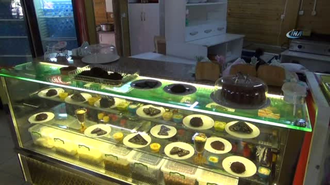 Sadece Kek ile Başladılar Şimdi 15 Çeşit Pasta Yapıyorlar