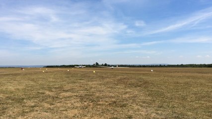 Décollage de planeurs à l’aérodrome de Falaise-Monts D’Eraines