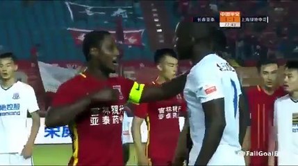 Demba Ba ırkçı saldırı sonrası çılgına döndü! İşte o anlar