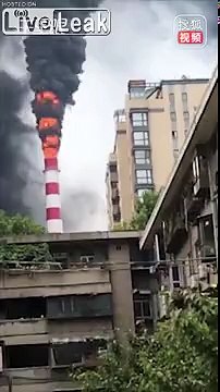 Incendie impressionnant dans une centrale électrique en Chine.. en pleine ville !