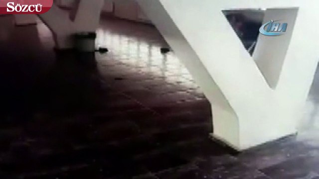 Boks antrenörüne eski sporcularının saldırı anı güvenlik kamerasında