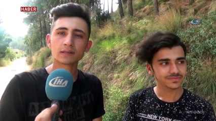 Otomobil canlı yayın yapan gençlerin üzerine düşüyordu