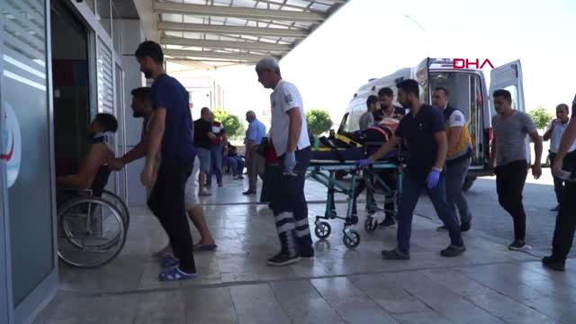 Adıyaman Gölbaşı'nda Hafif Ticari Araç Devrildi 8 Yaralı