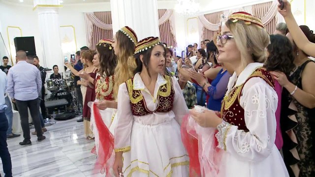 Emigrantët kthehen për dasma, pushime në atdhe për të lidhur kurorë