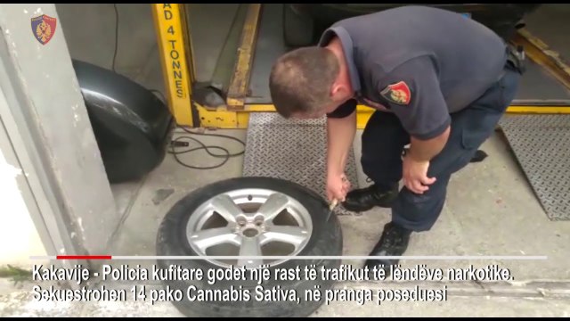 Ora News - 32 vjeçari kapet duke e trafikuar në Greqi 7 kg drogë në Toyota Rav