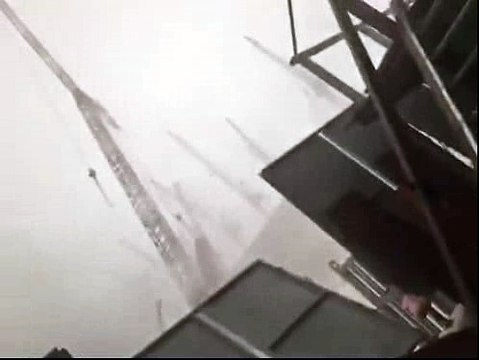 Detik-detik Crane Jatuh Timpa Masjidil Haram