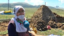 Ekmek pişirip, soba yakıyorlar... Köylülerin kırsalda tezekli kış hazırlığı başladı