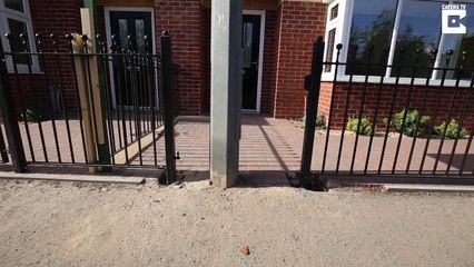 Quand la ville installe un poteau juste devant ton entrée