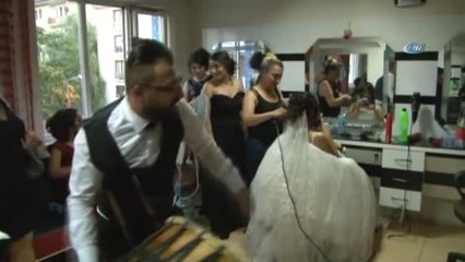 Tunceli'nin Çılgın Davulcusu...davul Çalarken Kendinden Geçiyor