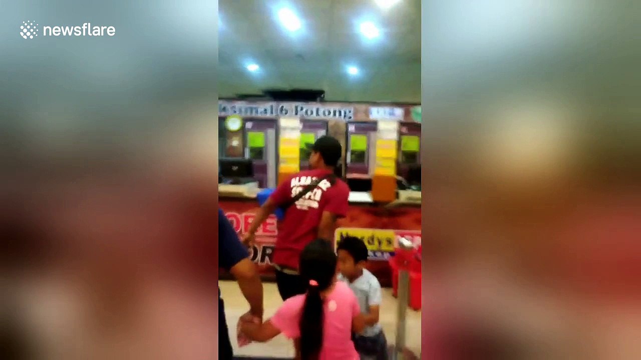 Bali shoppers flee as earthquake hits