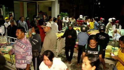 6.9 강진 덮친 롬복, 곳곳 건물 붕괴...수십 명 사망 / YTN